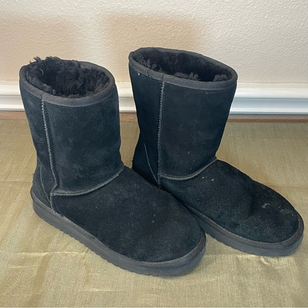 Koolaburra Black Suede Womens Boots by Ugg Size 8W - in Great Shape